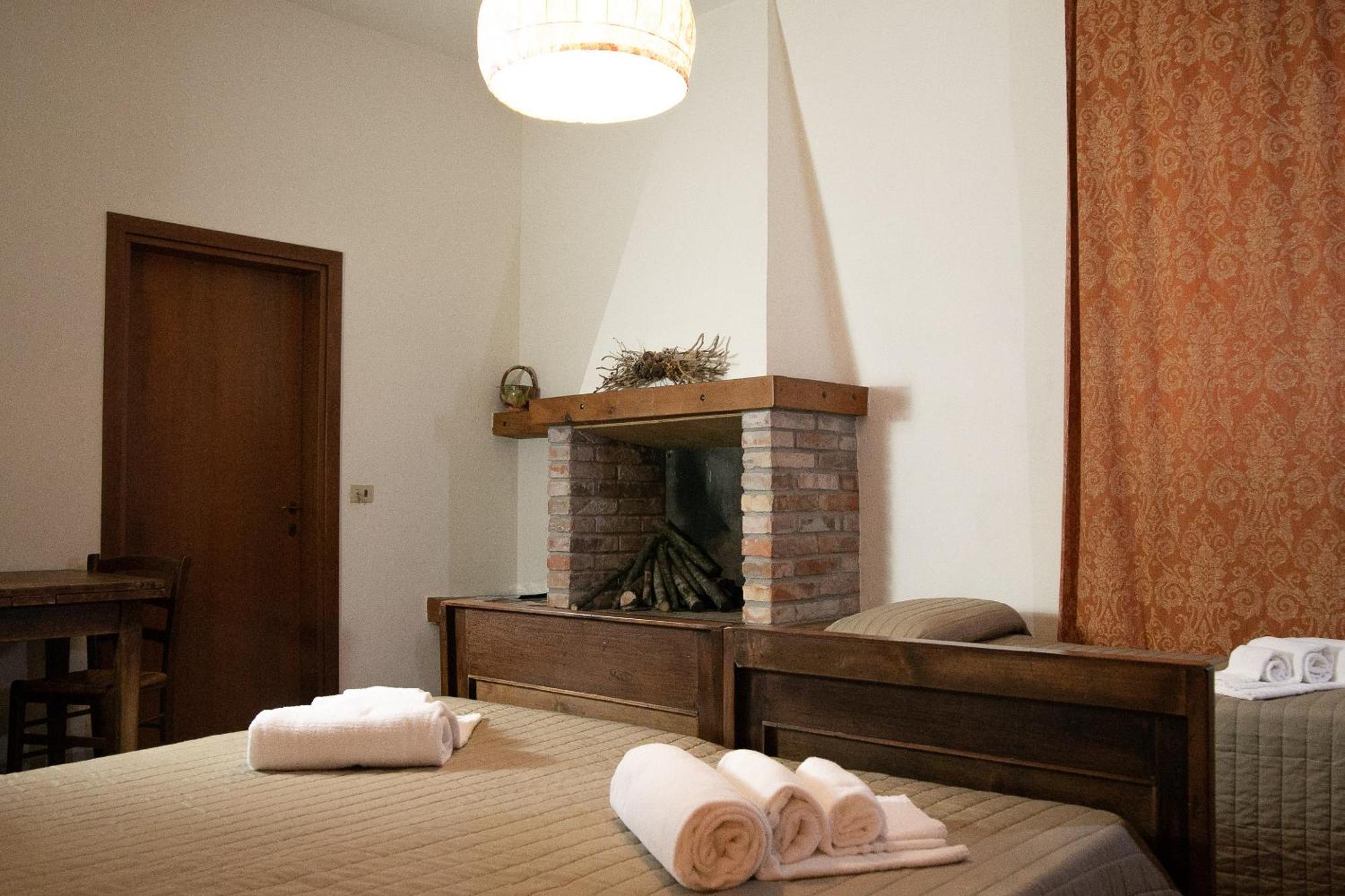 Agriturismo Valle Isola "La Tana Del Gusto" 코마키오 외부 사진