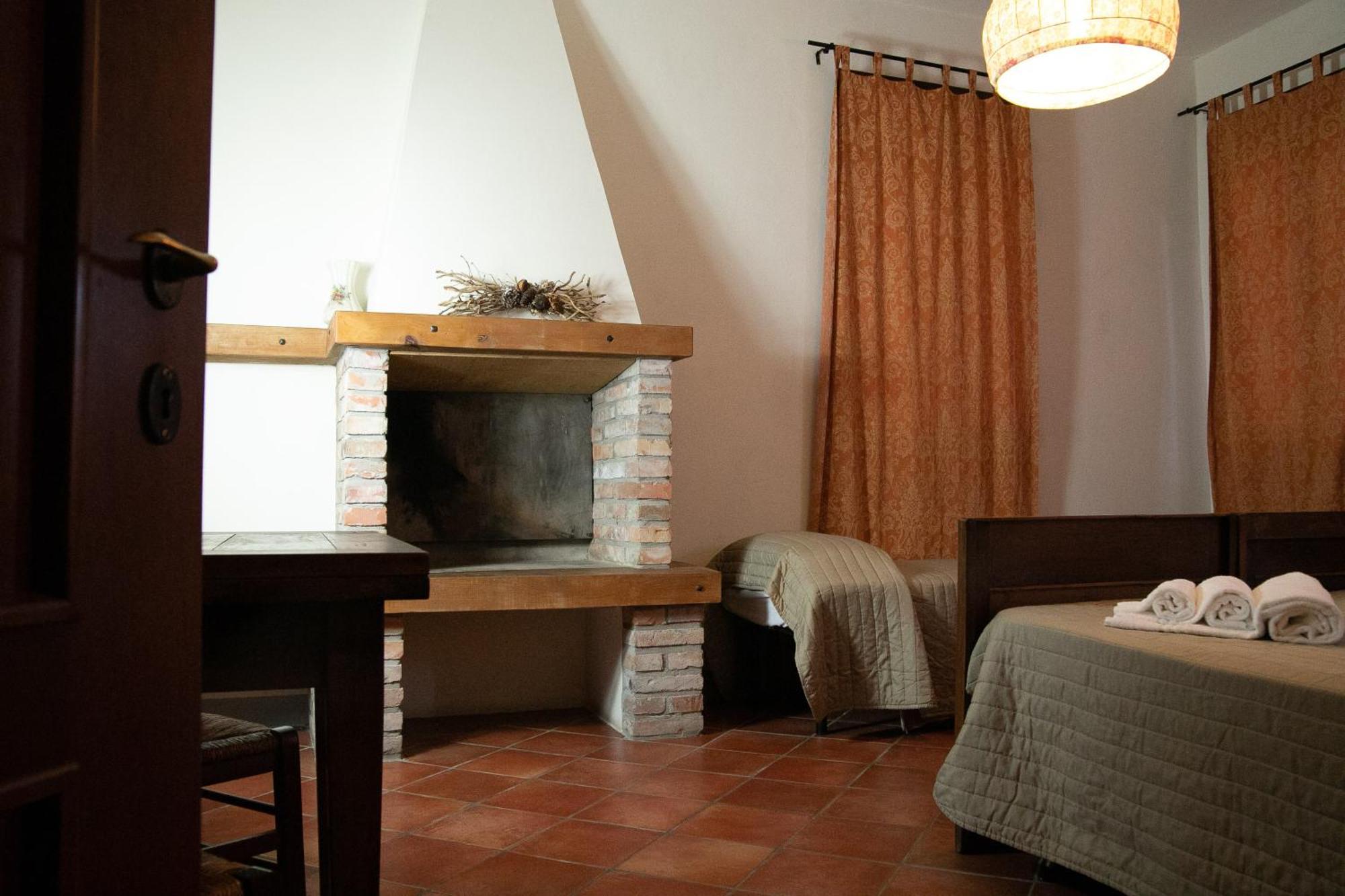 Agriturismo Valle Isola "La Tana Del Gusto" 코마키오 외부 사진